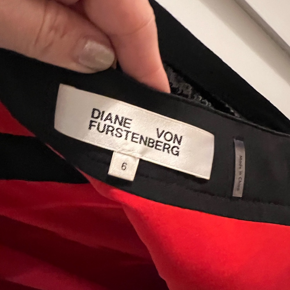 Diane Von Furstenberg one-of-a-kind D-Ring Crossover Sequins & Silk Dress - Picture 6 of 16